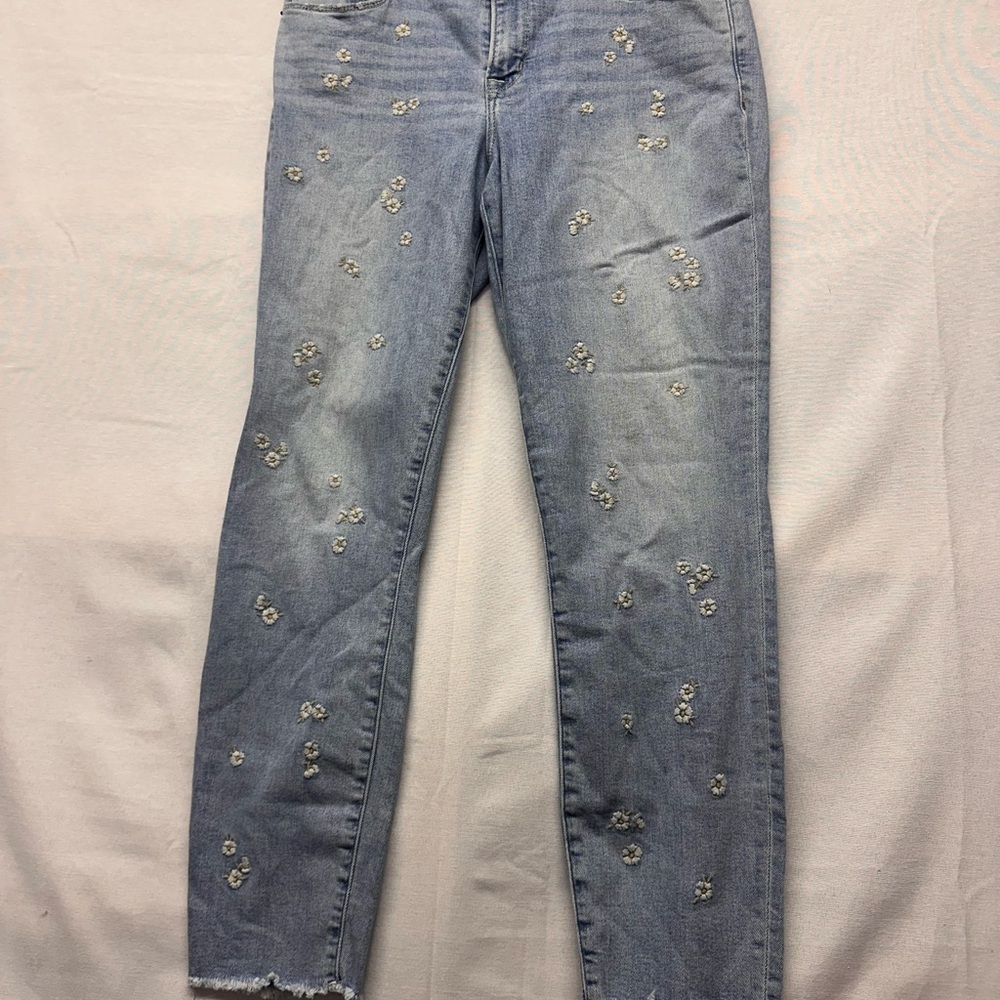 Abercrombie & Fitch Light Blue Embellished Cropped Jeans size‎ 31R/12R